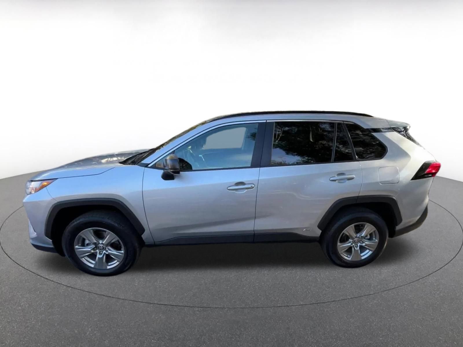 Used 2025 Toyota RAV4 LE image 9