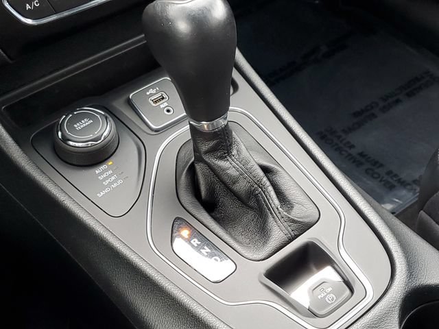 Used 2022 Jeep Cherokee Latitude Lux AWD/4WD image 19