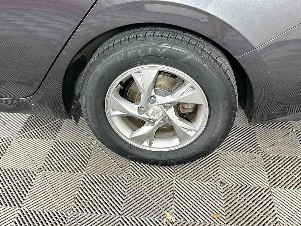 Used 2022 Hyundai Elantra SE image 35