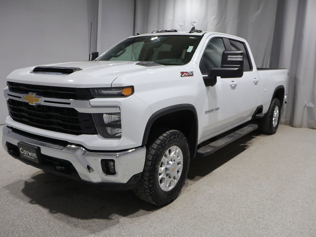 Used 2024 Chevrolet Silverado 3500 LT w/ All Star Edition AWD/4WD image 3