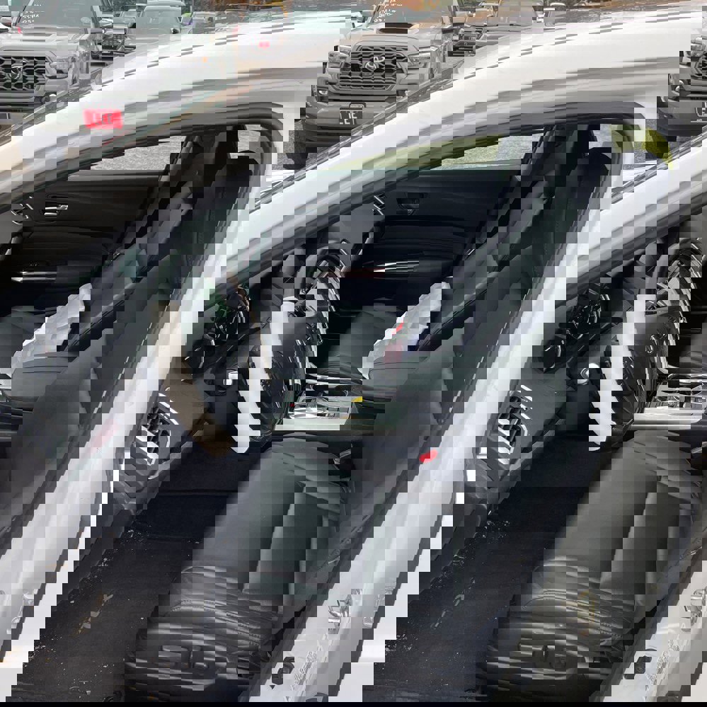 Used 2016 Acura TLX V6 image 3