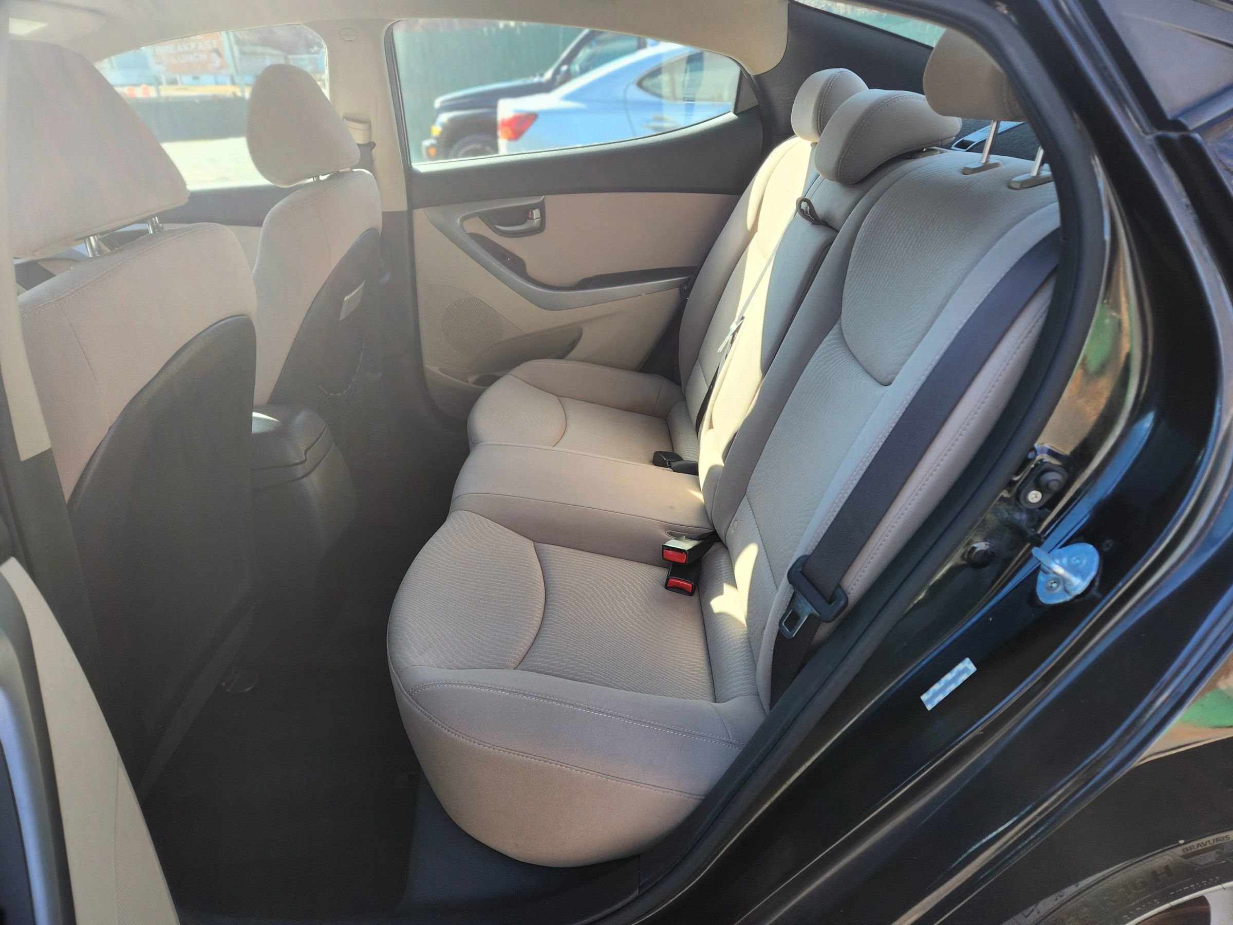 Used 2015 Hyundai Elantra SE w/ Option Group 02 FWD image 19