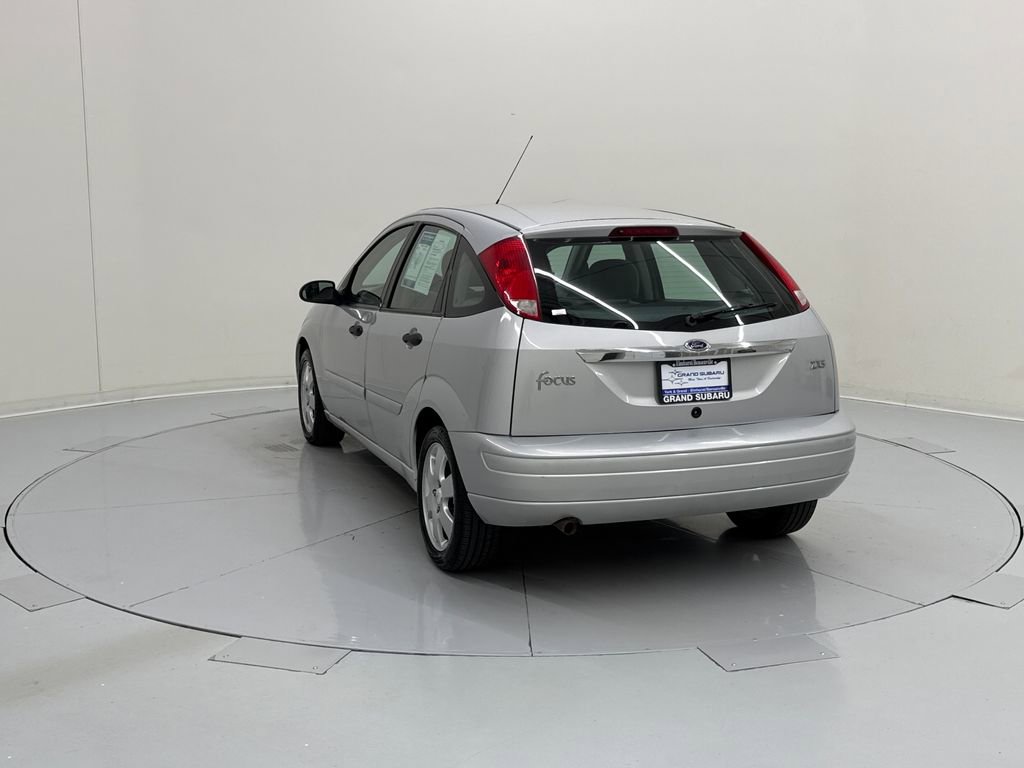 Used 2002 Ford Focus ZX5 Hatchback FWD video 3
