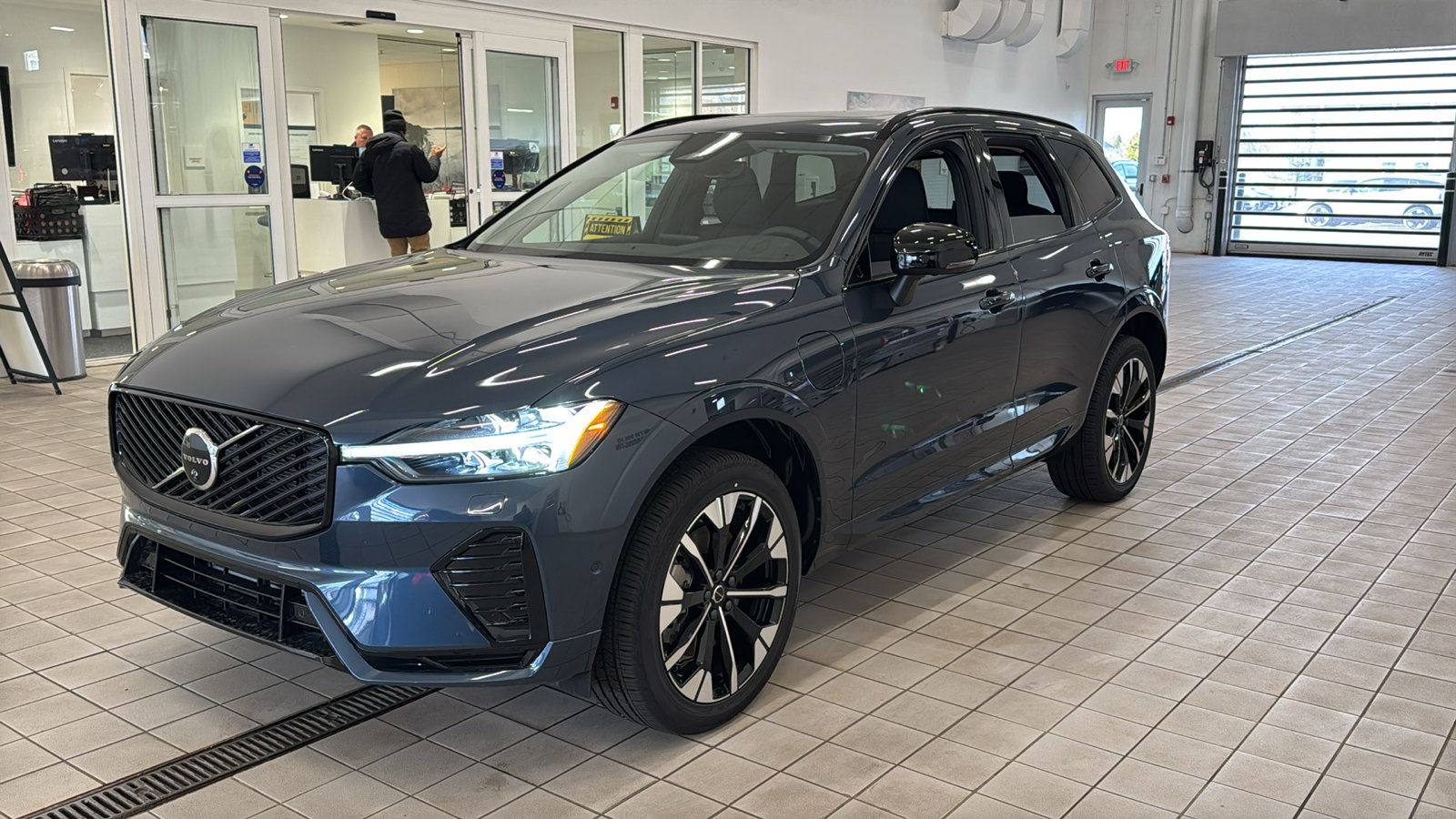 New 2026 Volvo XC60 T8 Plus w/ Climate Package AWD/4WD image 9