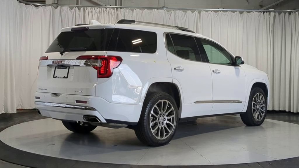 Used 2023 GMC Acadia Denali w/ Denali Technology Package AWD/4WD image 10