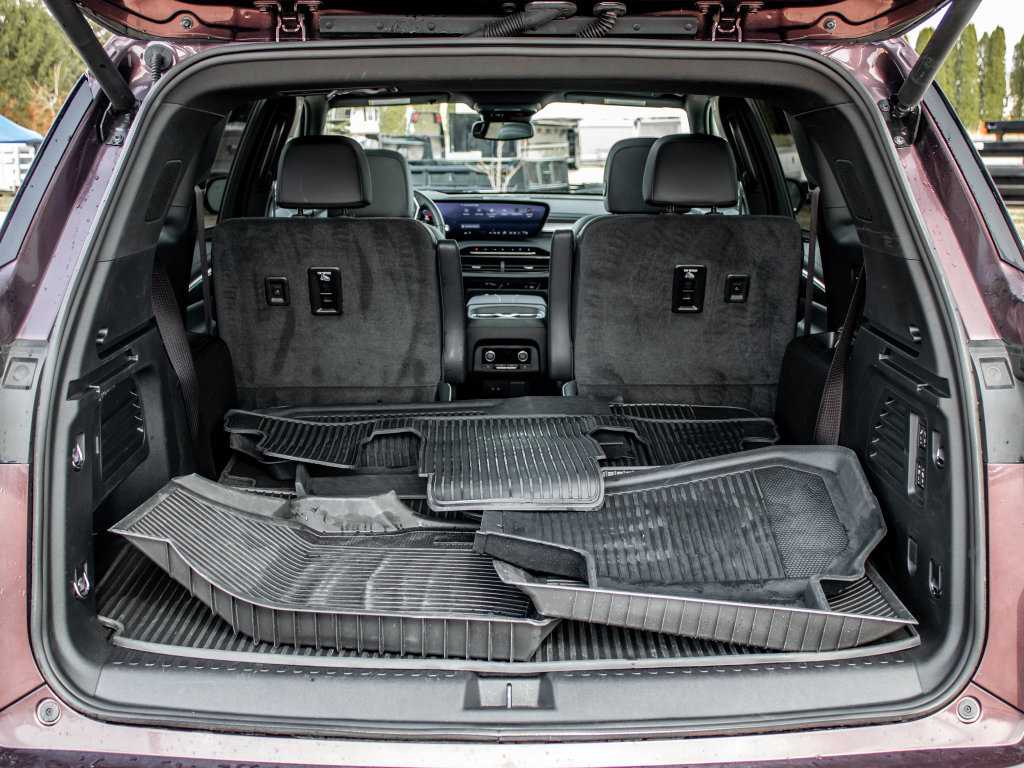 Used 2025 Buick Enclave Avenir w/ Trailering Package, 5000 lbs. AWD/4WD image 40