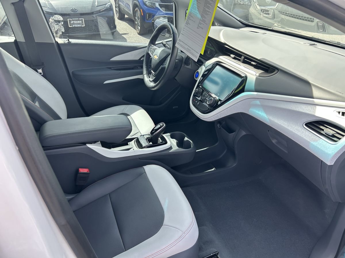 Used 2019 Chevrolet Bolt Premier w/ Infotainment Package FWD image 12