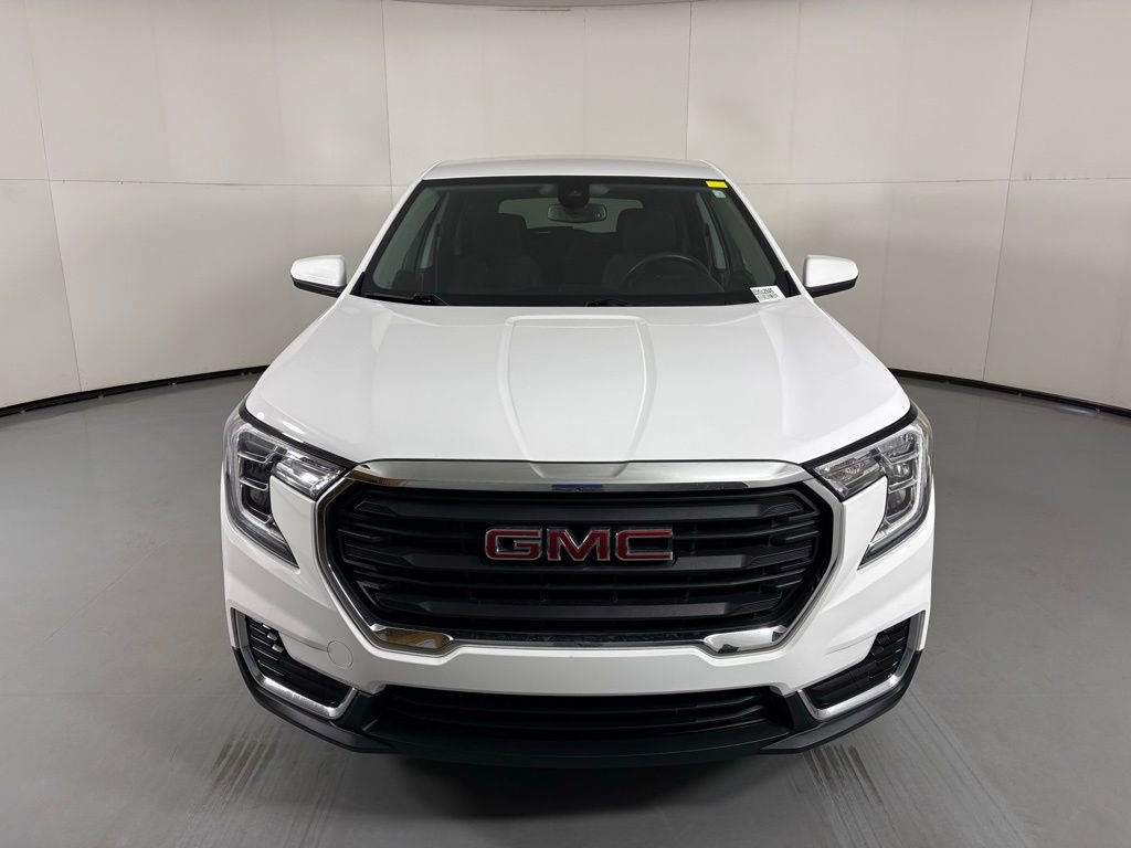 Used 2024 GMC Terrain SLE FWD image 3