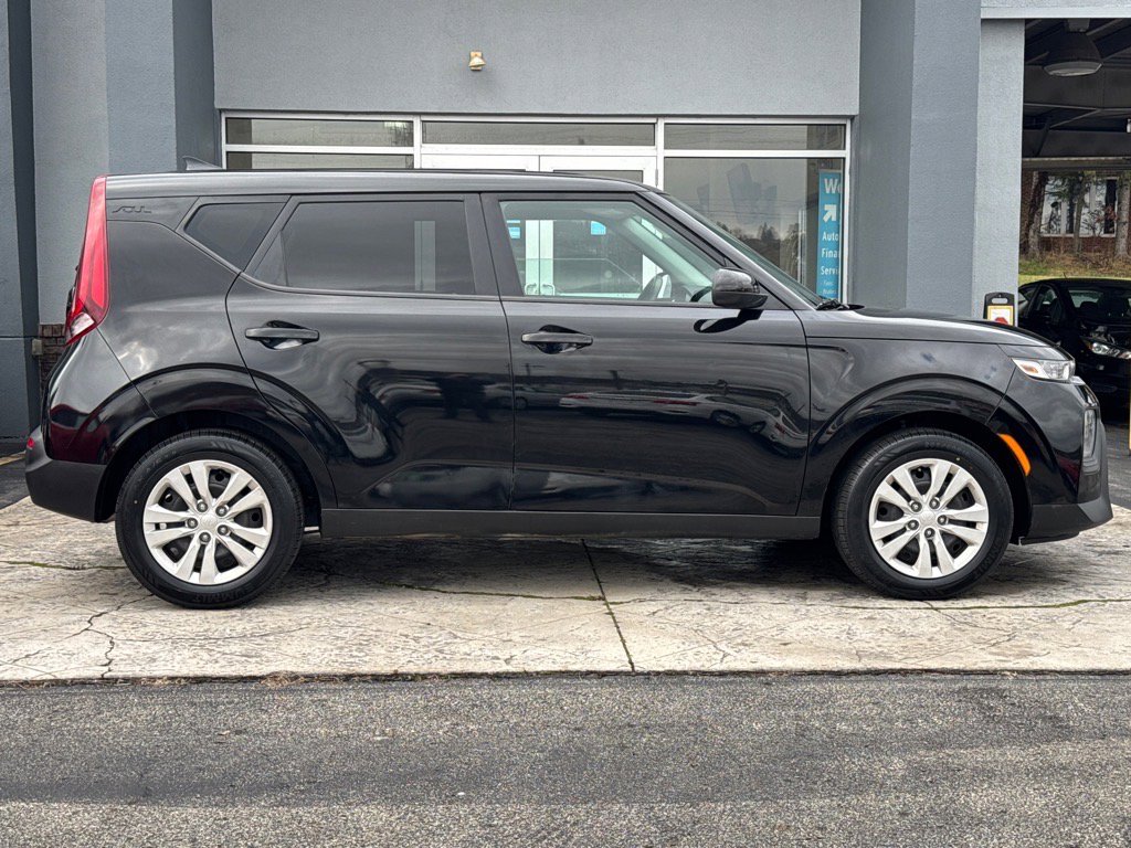 Used 2020 Kia Soul LX image 2