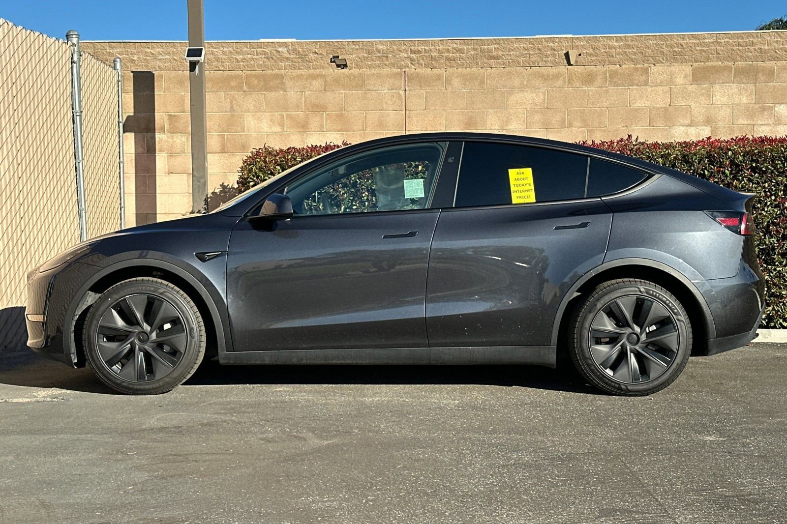 Used 2025 Tesla Model Y Long Range image 7