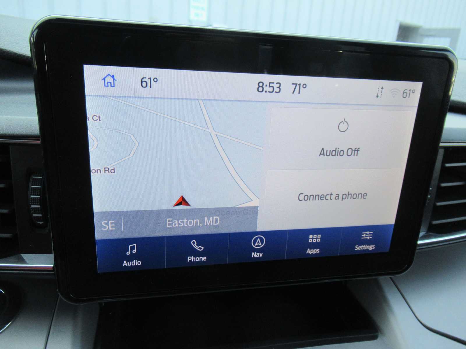 Used 2024 Ford Explorer XLT w/ Equipment Group 202A AWD/4WD image 28