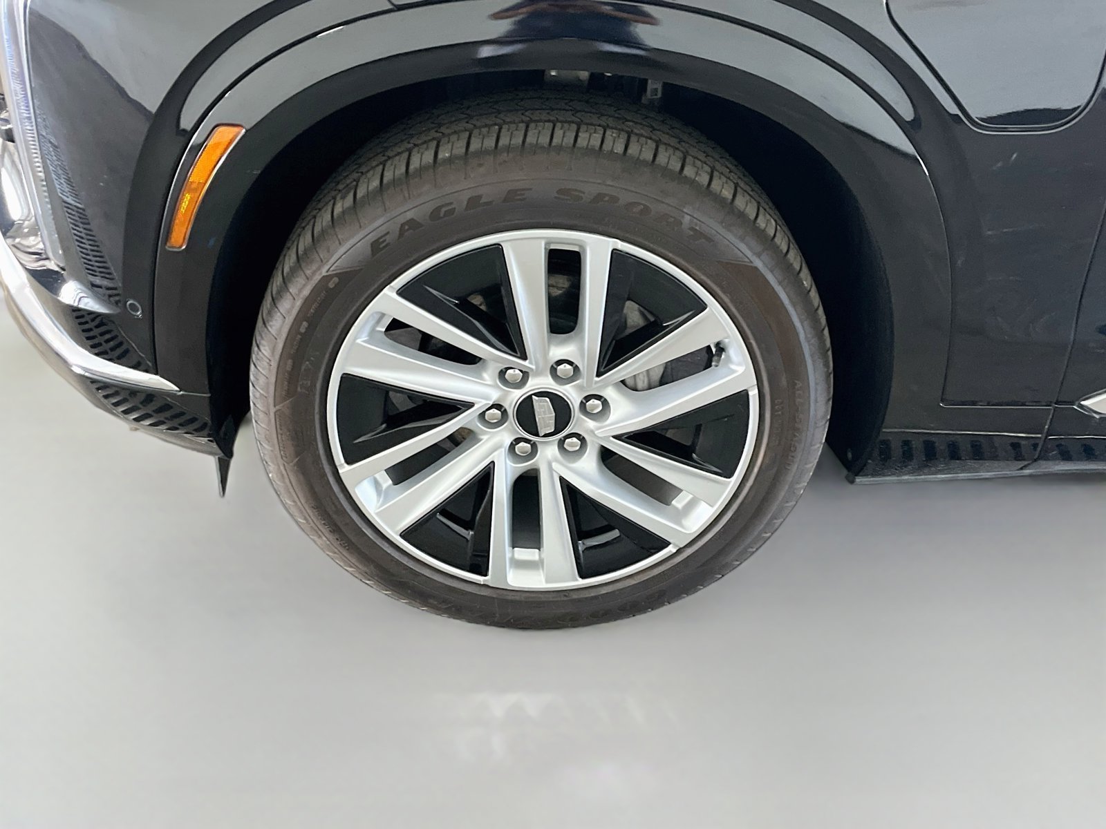 Used 2026 Cadillac Vistiq Luxury w/ LPO, Floor Liner Package AWD/4WD image 32