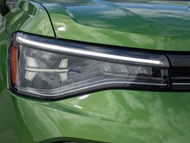 Used 2025 Volkswagen Taos SE FWD image 10