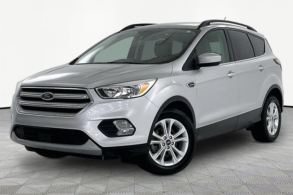 Used 2018 Ford Escape SE w/ Ford Safe & Smart Package FWD image 3