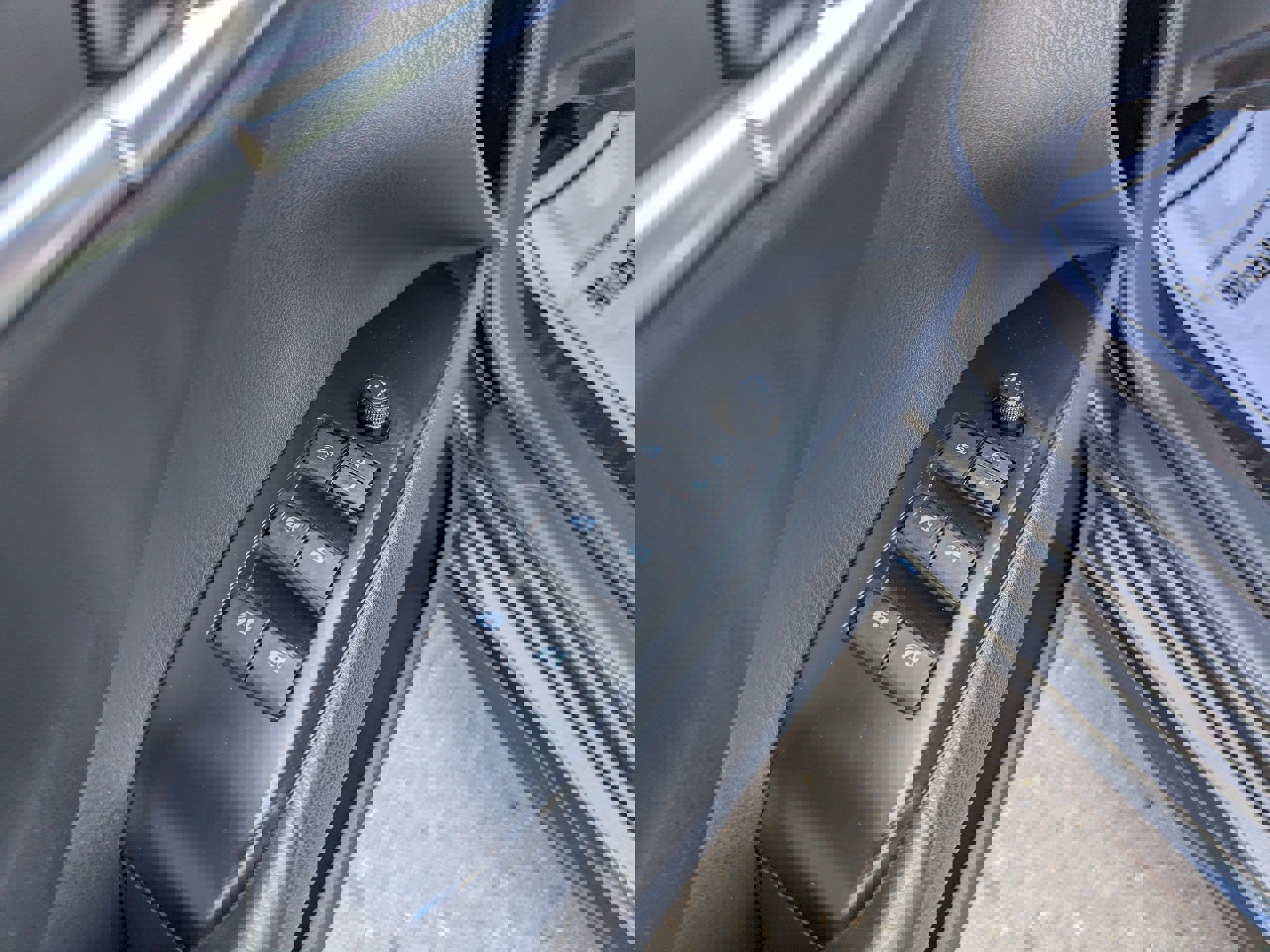 Used 2020 Toyota Camry SE w/ Cold Weather Package image 11