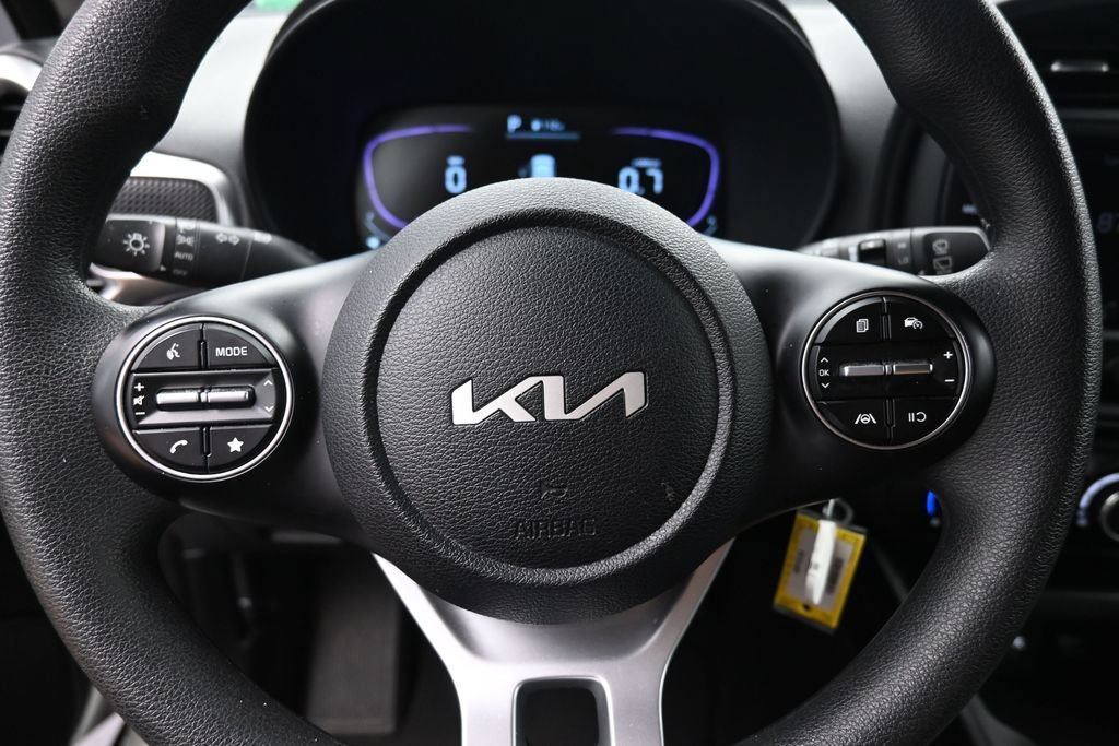 Used 2025 Kia Soul LX w/ LX Technology Package FWD image 16