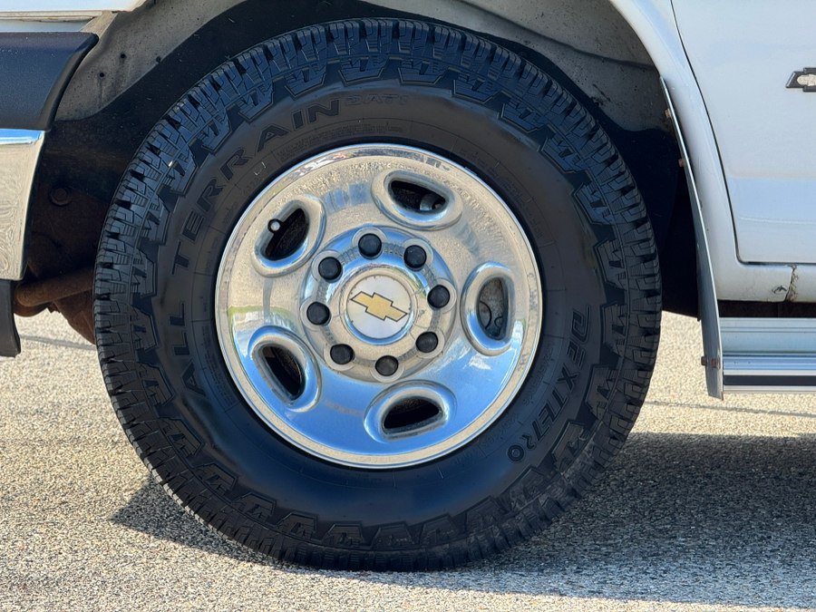 Used 2005 Chevrolet Express 3500 Passenger w/ LS Preferred Equipment Group RWD image 12