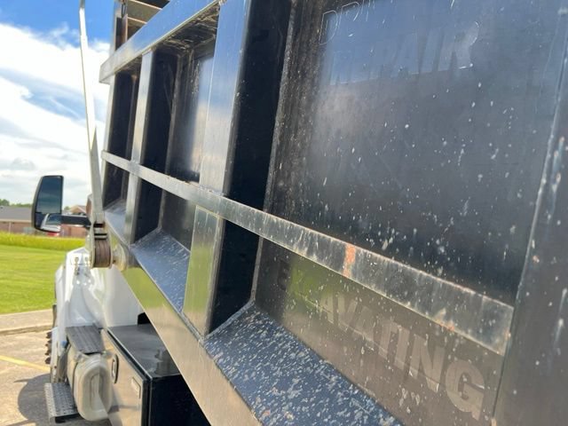 Used 2019 Ford F750 2WD Regular Cab Super Duty image 4