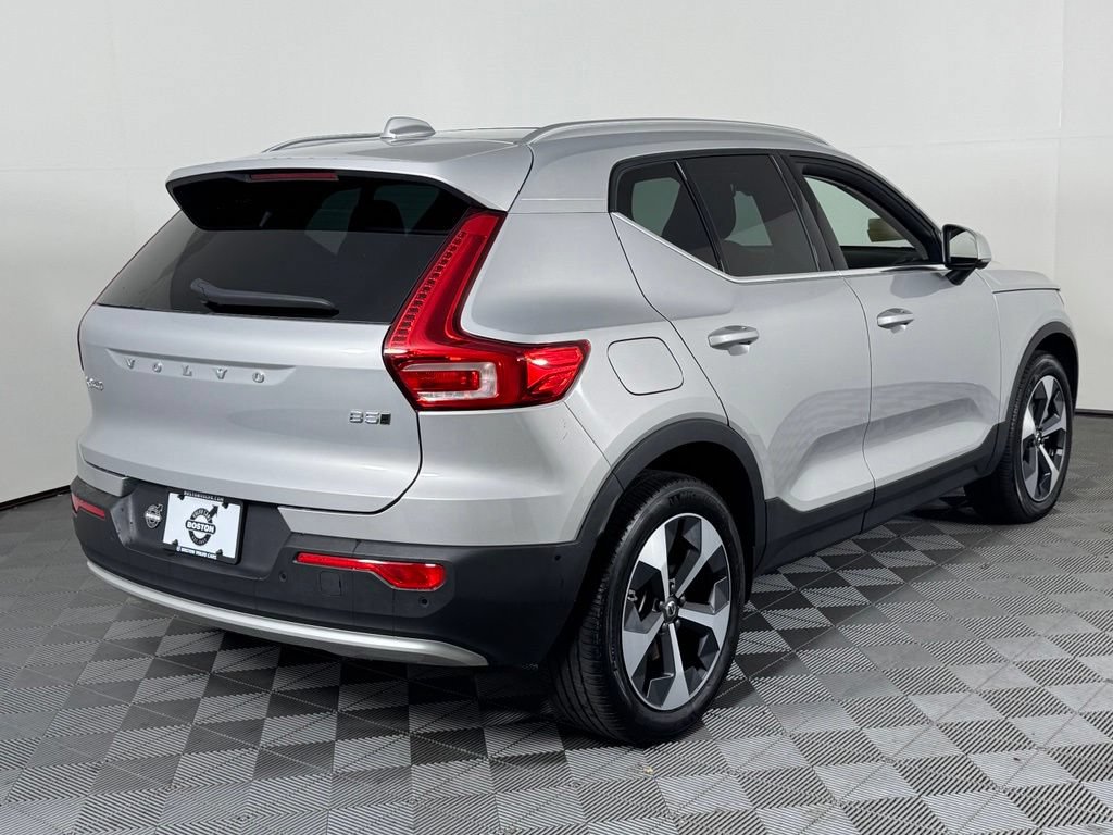 Certified 2025 Volvo XC40 B5 Plus AWD/4WD image 6