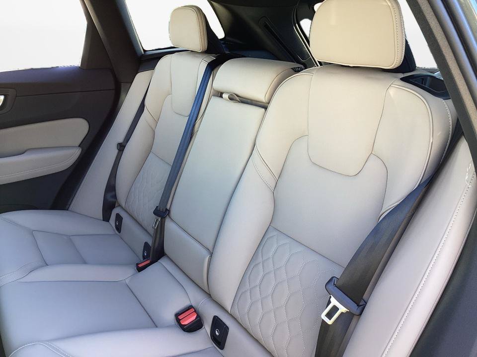 New 2027 Volvo XC60 B5 Plus AWD/4WD image 12