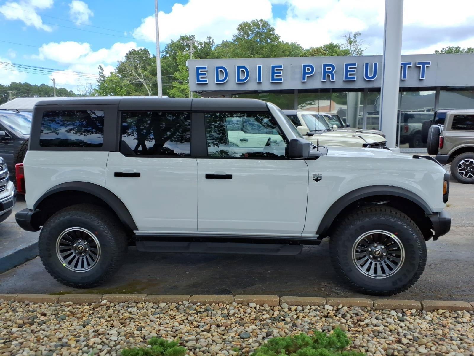 New 2026 Ford Bronco Big Bend w/ Black Diamond Package AWD/4WD image 5