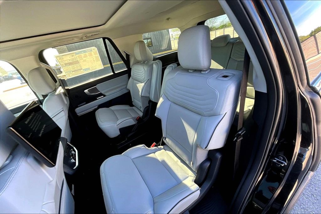 New 2026 Ford Expedition Platinum image 10