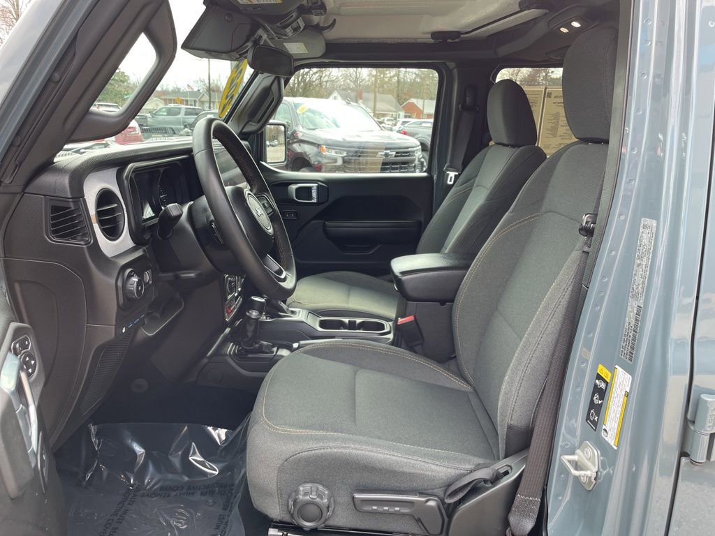 Used 2024 Jeep Wrangler Unlimited image 4