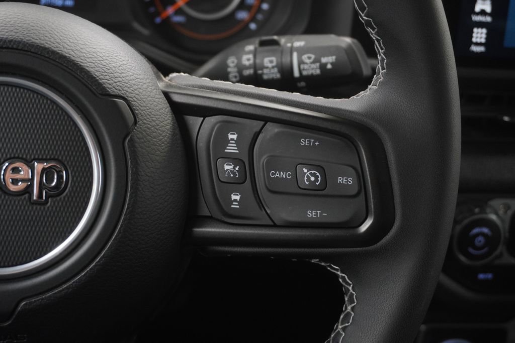 Used 2025 Jeep Wrangler Sport AWD/4WD image 32