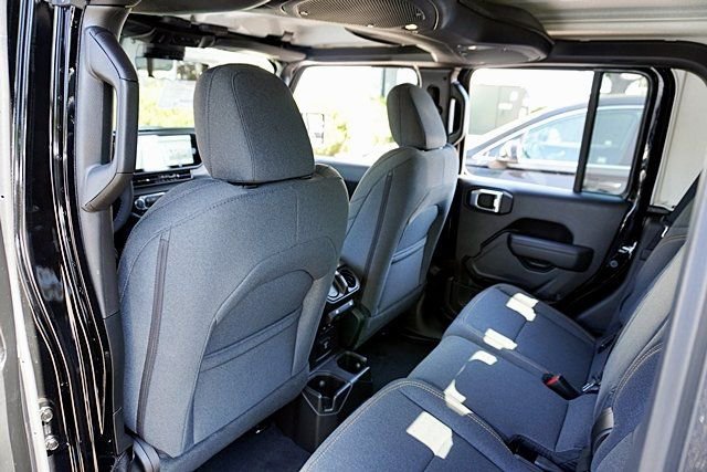 New 2025 Jeep Gladiator Sport S image 22