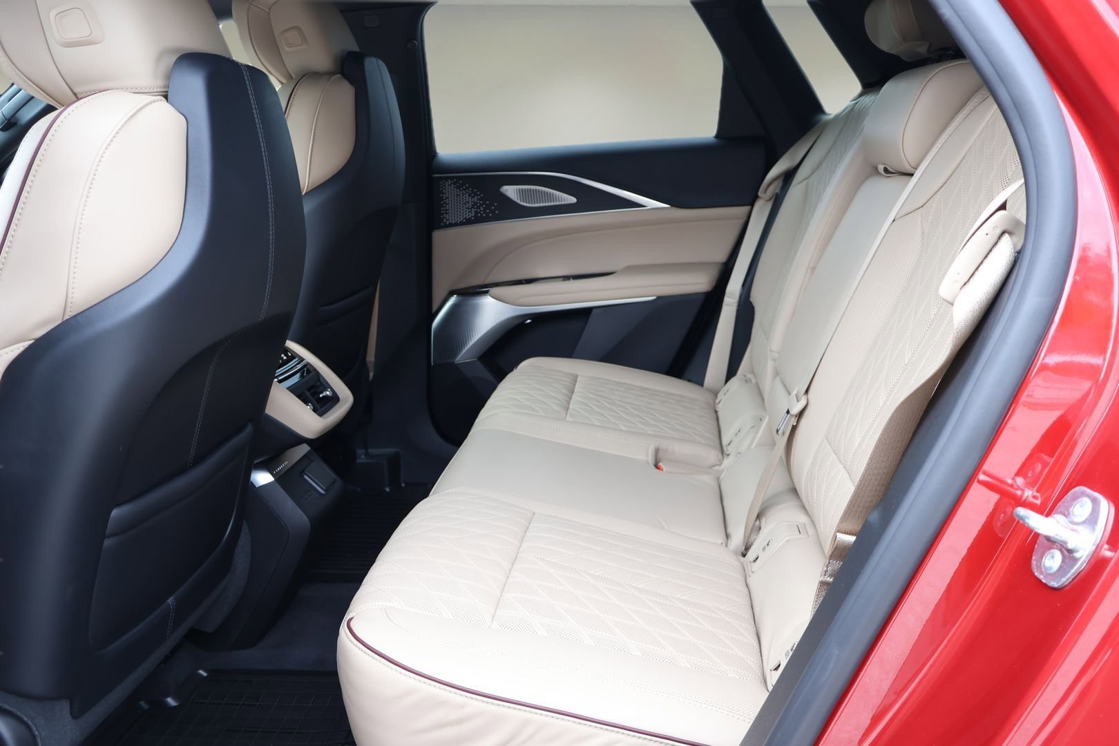 Used 2024 Cadillac Lyriq Sport w/ Nappa Leather Package AWD/4WD image 13