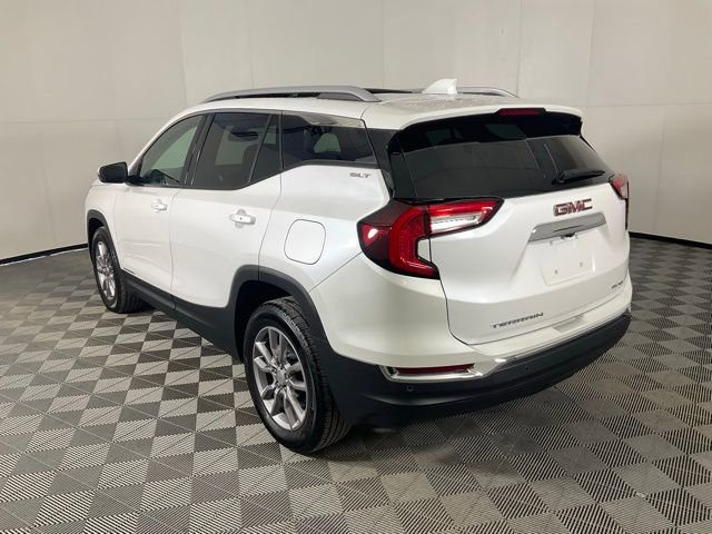 Used 2024 GMC Terrain SLT w/ Infotainment Package II image 4