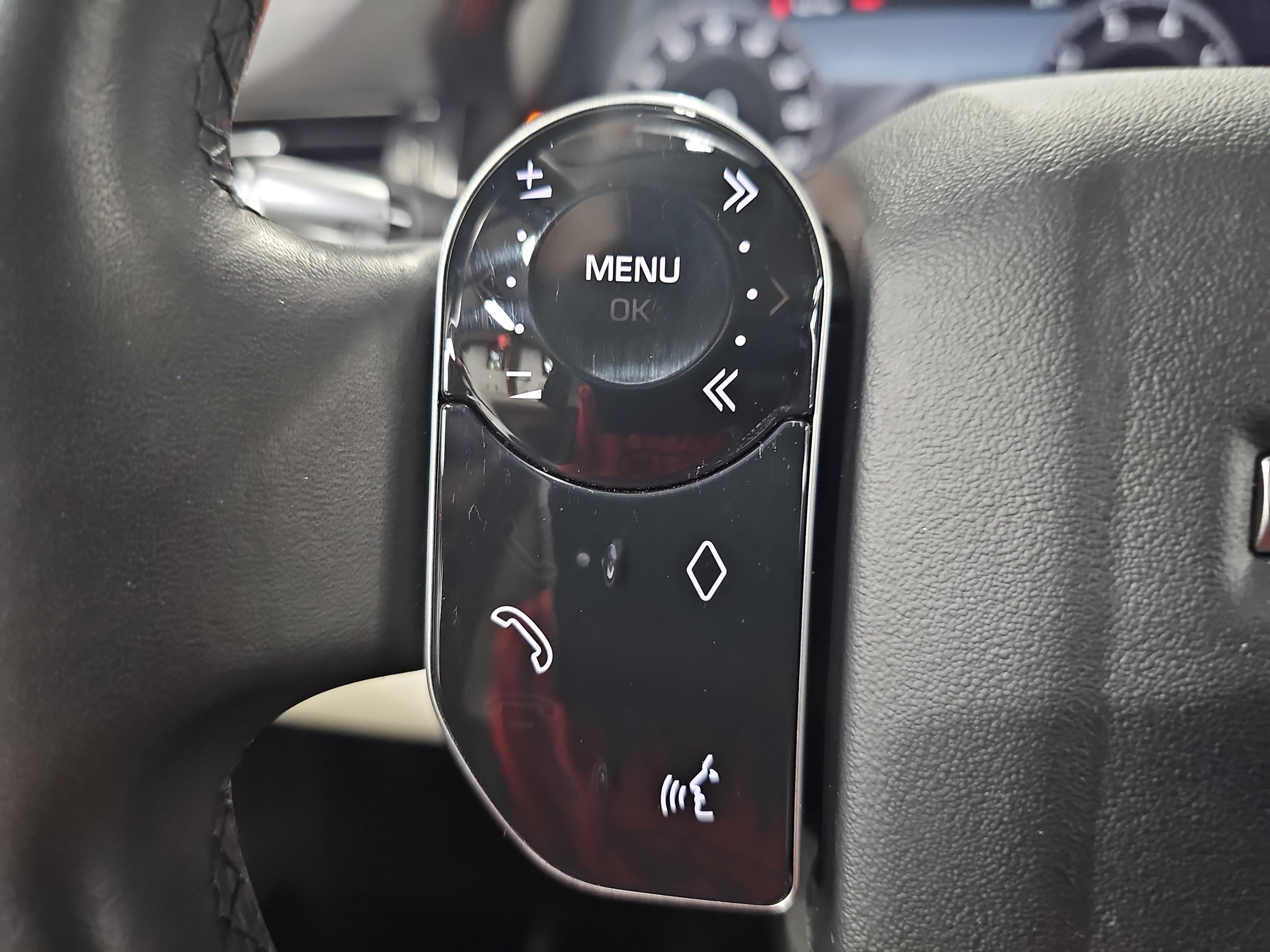 Used 2020 Land Rover Discovery Sport S AWD/4WD image 18