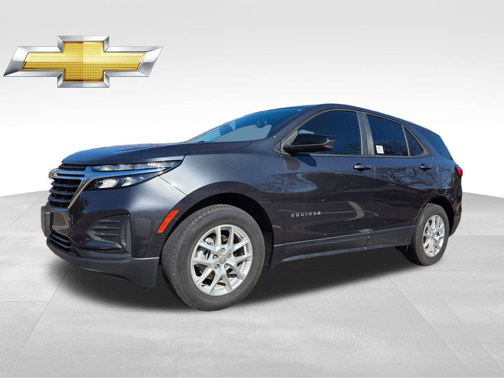 Used 2022 Chevrolet Equinox LS w/ LS Convenience Package image 2
