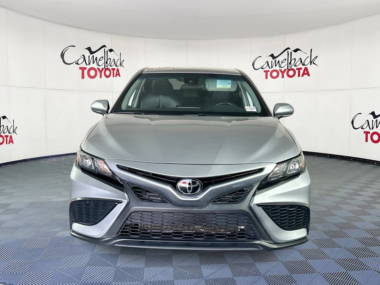 Used 2024 Toyota Camry SE FWD image 2