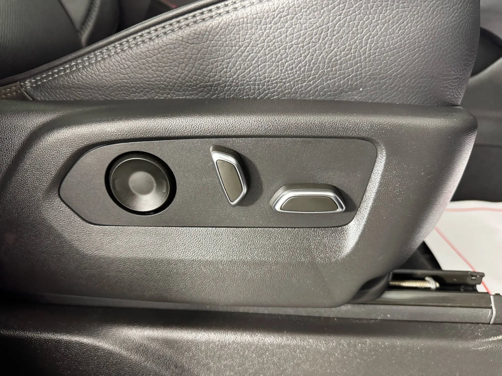 Used 2022 GMC Yukon Denali w/ Advanced Technology Package image 42