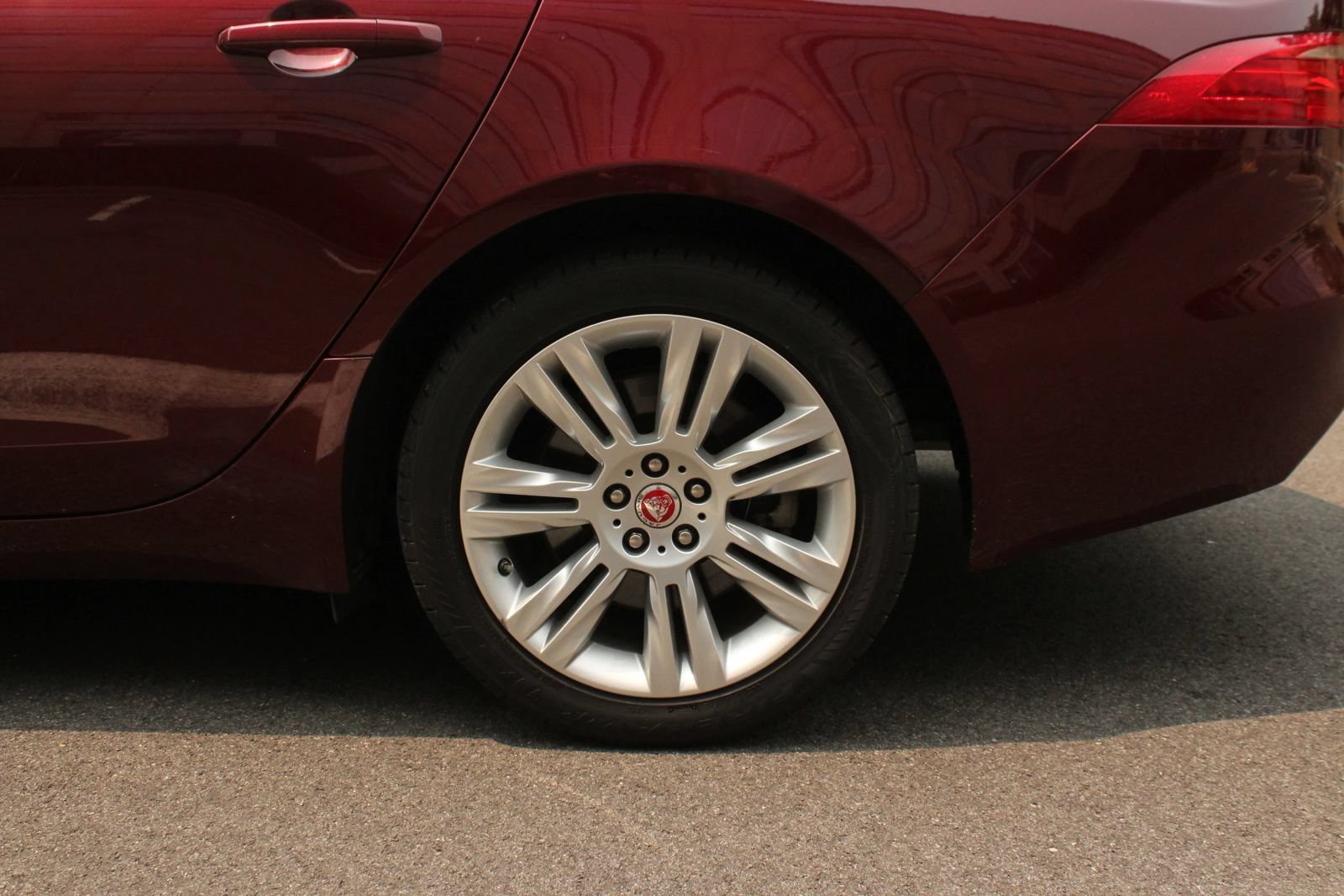 Used 2017 Jaguar XF Premium RWD image 10