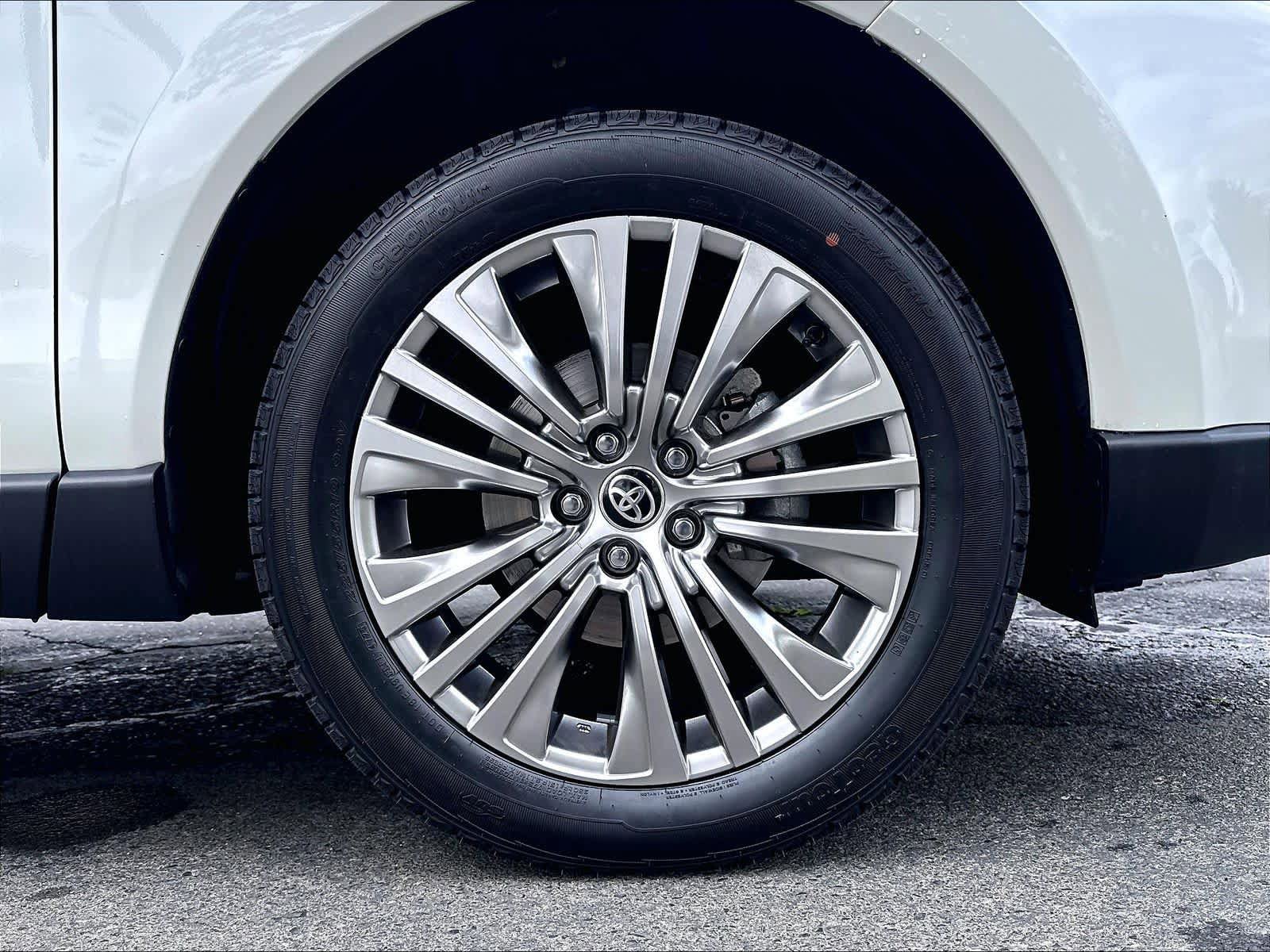 Used 2021 Toyota Venza Limited w/ Carpet Mat Package (TMS) AWD/4WD image 12