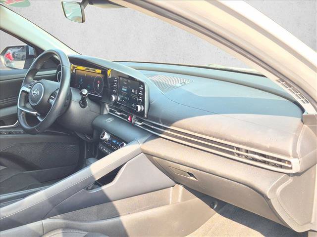 Used 2022 Hyundai Elantra SEL w/ Convenience + Premium Package FWD image 20
