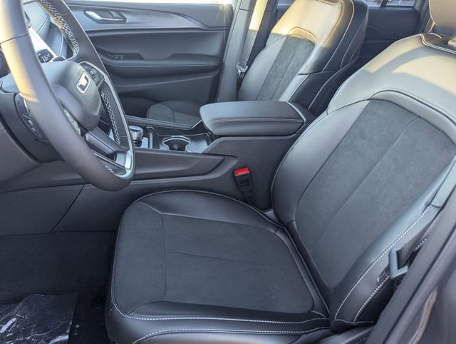 New 2025 Jeep Grand Cherokee Laredo image 9