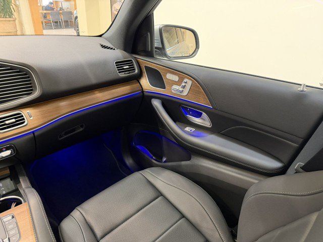 Used 2025 Mercedes-Benz GLE 450e 4MATIC w/ Driver Assistance Package image 13
