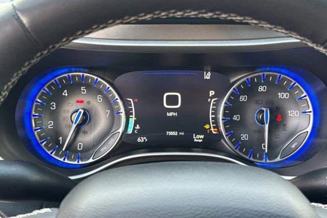 Used 2023 Chrysler Pacifica Touring-L image 27