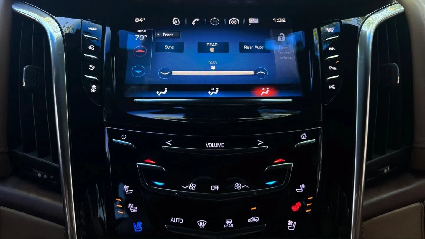 Used 2017 Cadillac Escalade Platinum RWD image 33