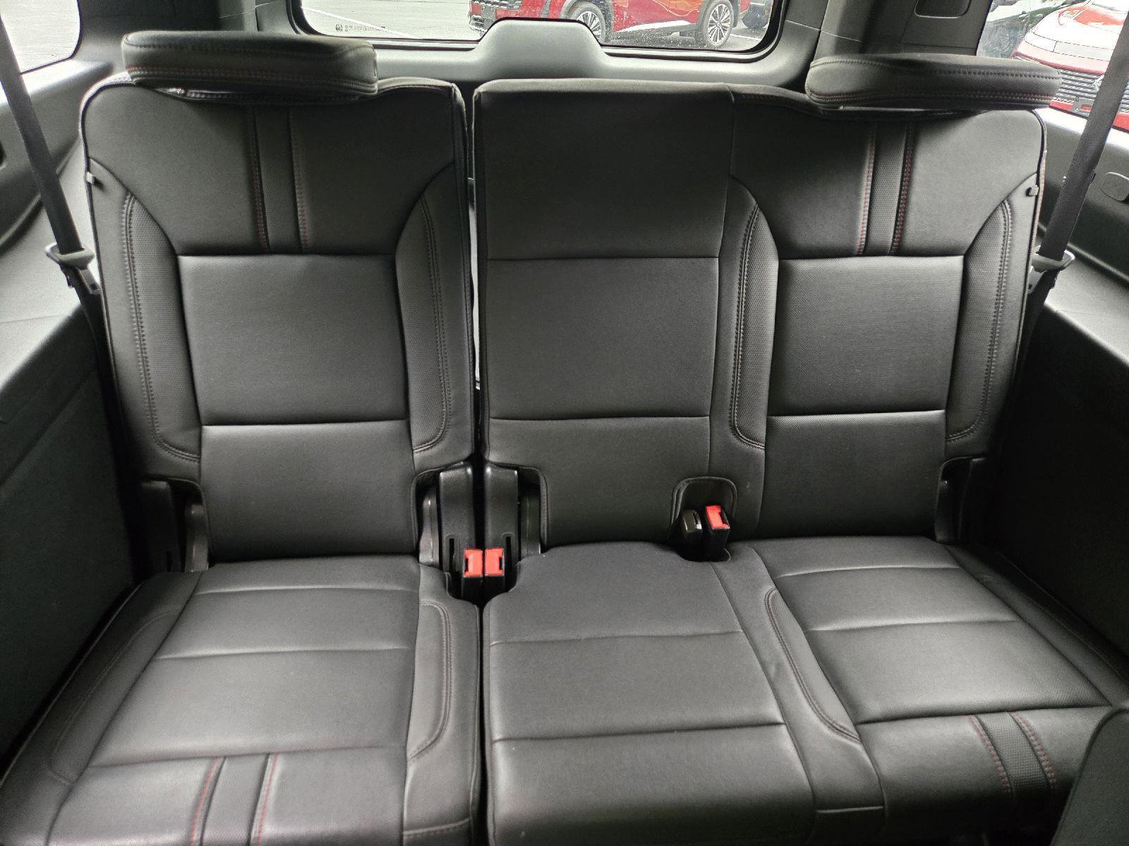 Used 2023 Chevrolet Suburban RST w/ Luxury Package AWD/4WD image 32