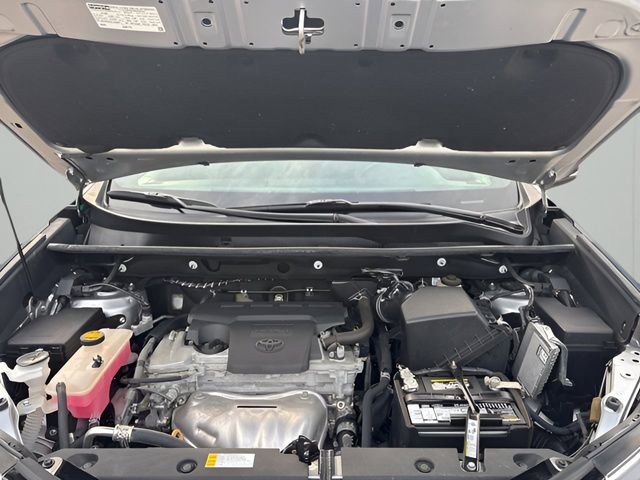 Used 2016 Toyota RAV4 SE image 10