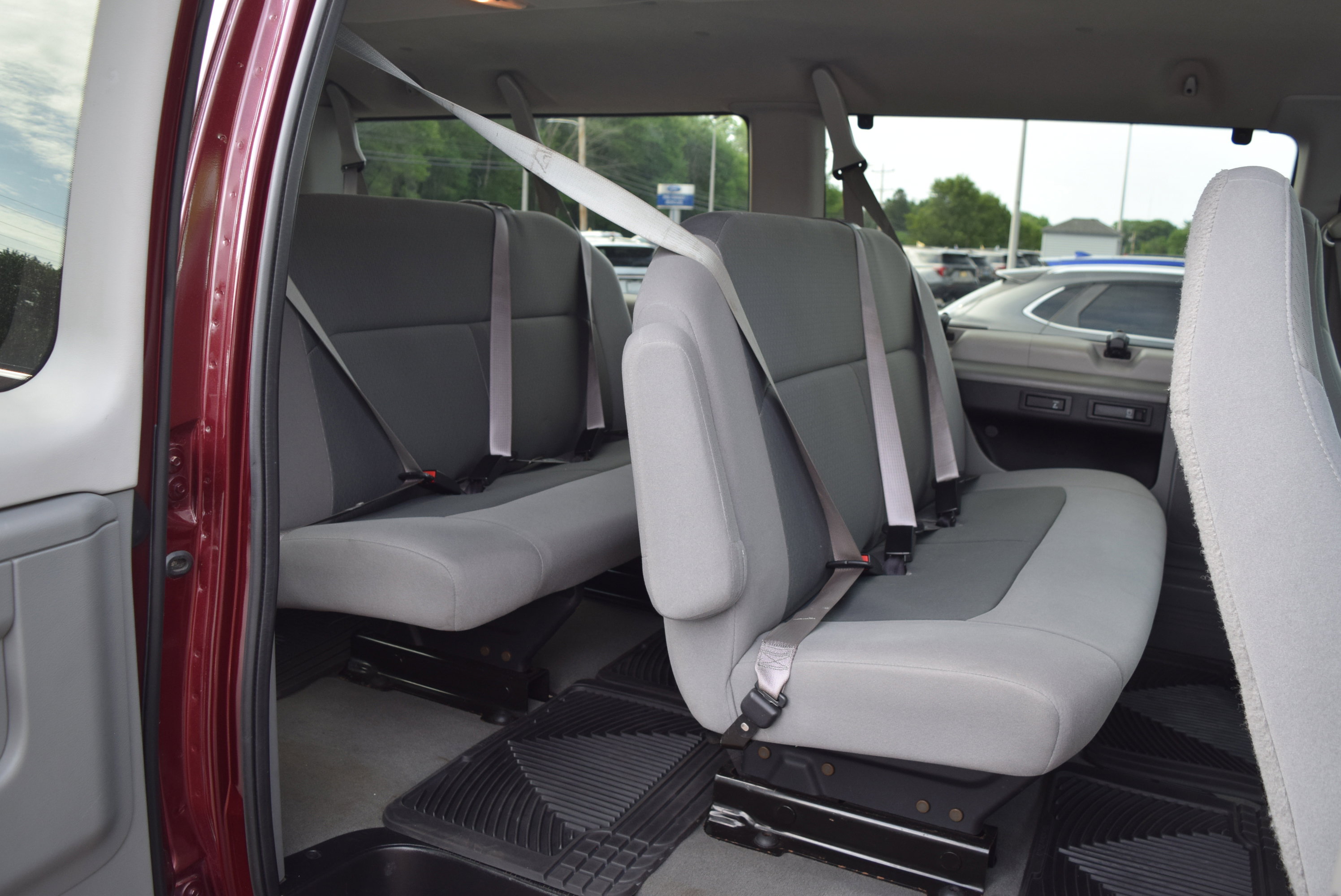 Used 2008 Ford E-350 and Econoline 350 Super Duty Wagon RWD image 8