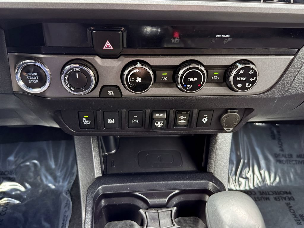 Used 2018 Toyota Tacoma TRD Off-Road w/ Technology Package AWD/4WD image 32