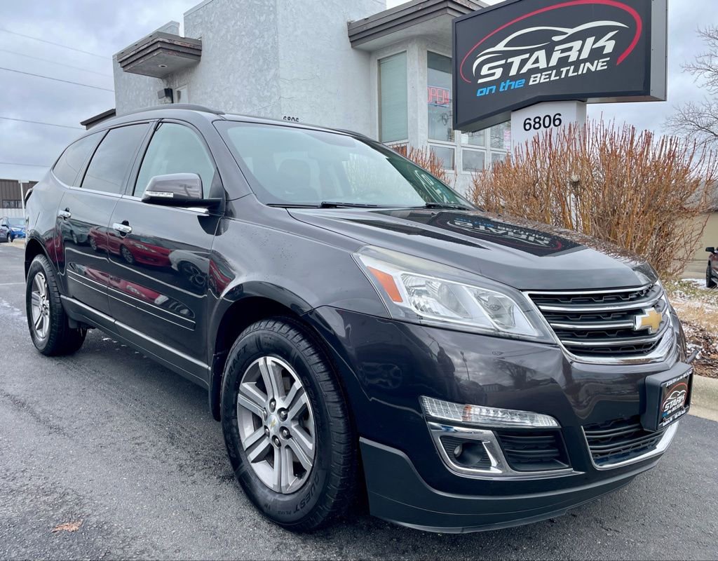 Used 2017 Chevrolet Traverse LT image 2