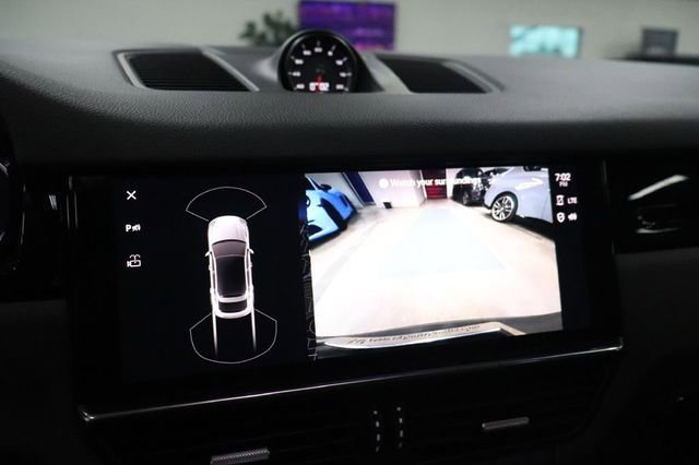 Used 2022 Porsche Cayenne Platinum Edition AWD/4WD image 34
