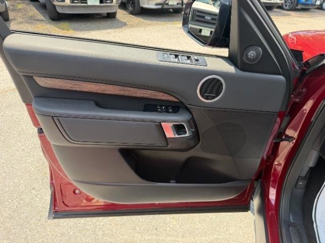 Used 2017 Land Rover Discovery HSE AWD/4WD image 15