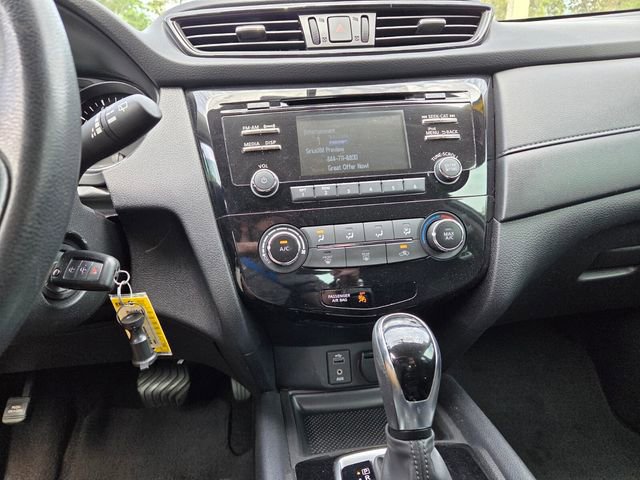 Used 2017 Nissan Rogue S image 27